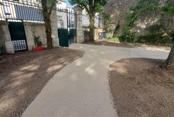 Senioryta maison de Niort entrée jardin