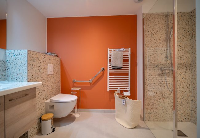 Chambre privative adaptée — maison Senioryta Tournon